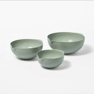 3 -Piece Plastic Mixing Bowl Set Sage green NWT